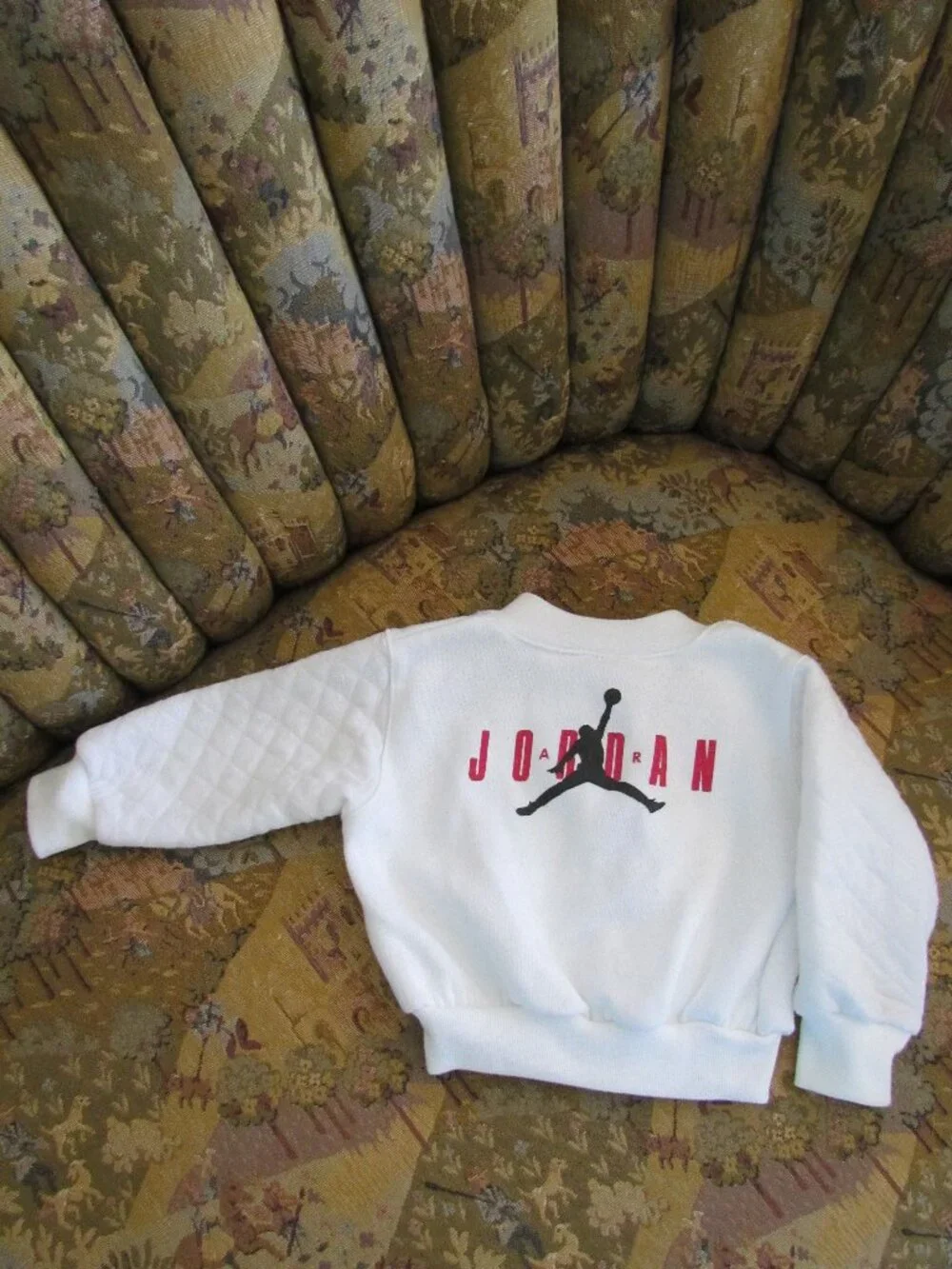 AIR JORDAN BABY JACKET, NIKE 12 M, INFANT MEDIUM WHITE  ZIP JORDAN JUMP LOGO